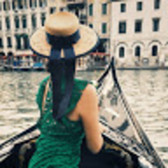 Meet your Posher, Delilah - Picture 1 of 1